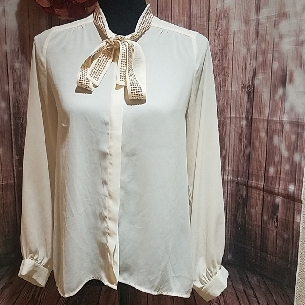 Fora embellished neckline shirt